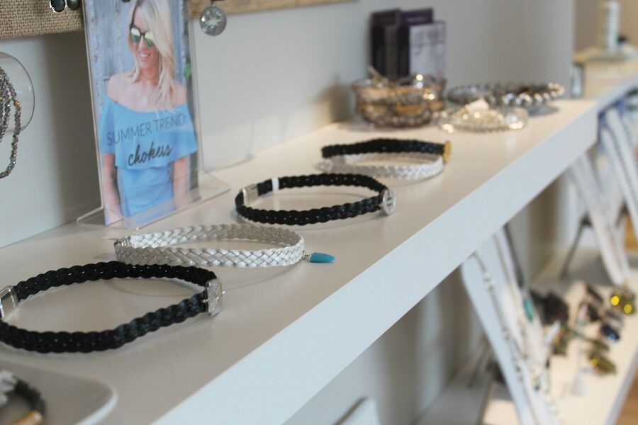 AC4 Choker for Summer Accessory Trends AC4 Choker for Summer Accessory Trends