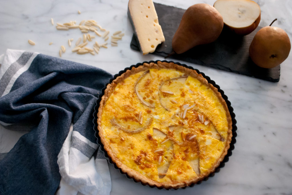 Quiche with pear, Swiss cheese and almonds Quiche with pear, Swiss cheese and almonds