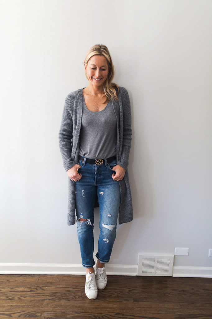 Add a Gucci belt, gold jewelry and a pair of sneakers to complete the basic look for outfit of the day Add a Gucci belt, gold jewelry and a pair of sneakers to complete the basic look for outfit of the day