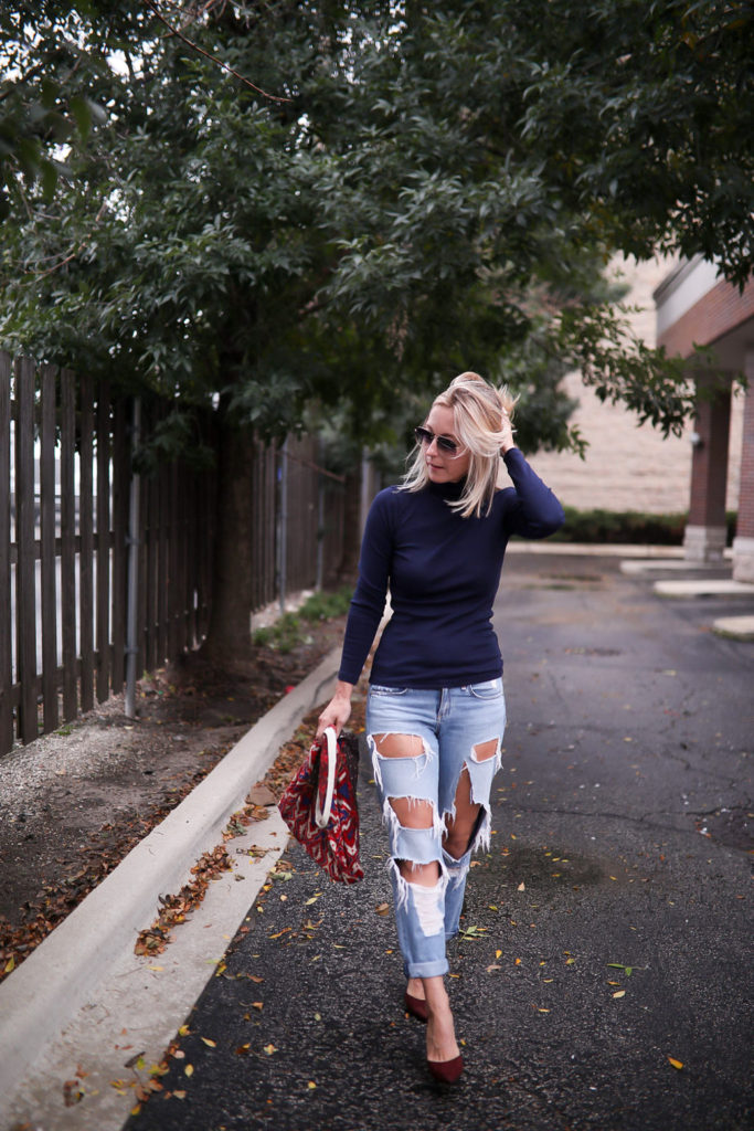 Ripped Jeans Outfit Ideas